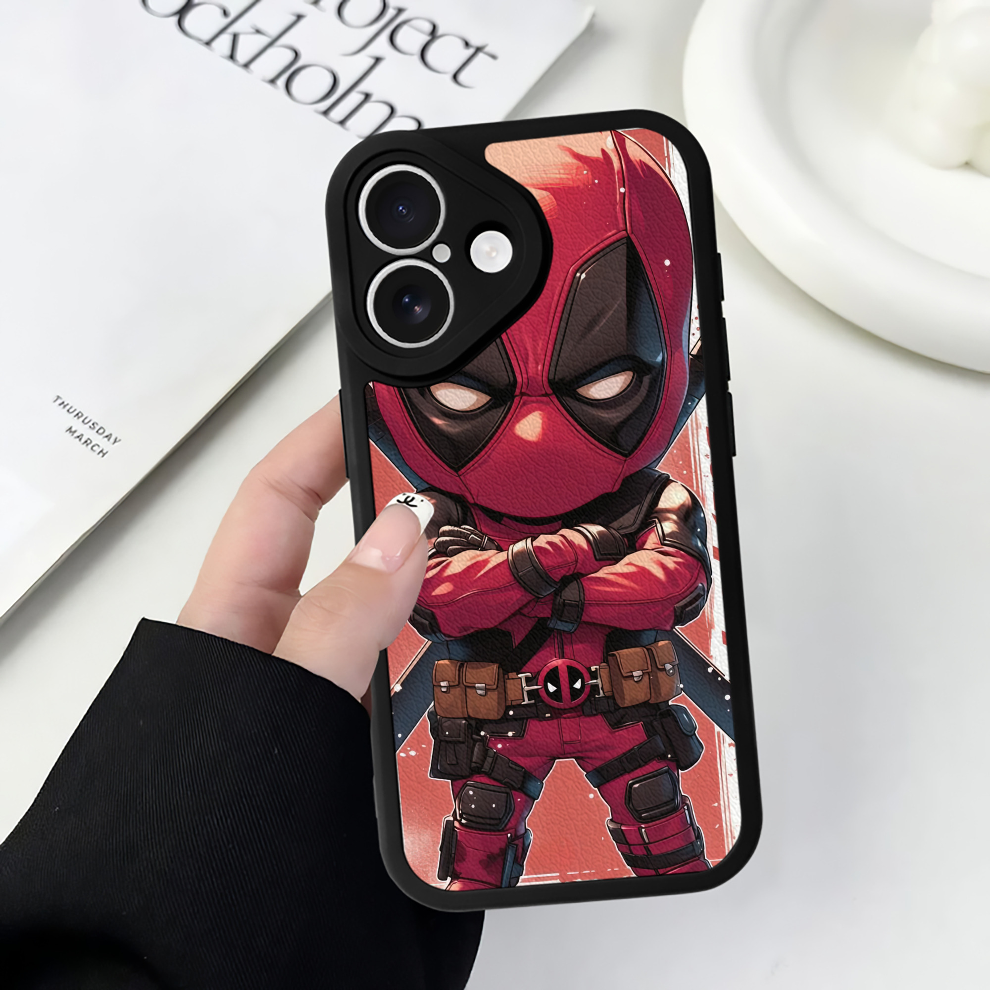 （画像用） Deadpool デッドプール 【iPhone 16シリーズ対応】シリコンスマホケース（レザー調） 材質：シリコン